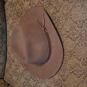 Cowgirl hat. Size Medium 100% Wool Felt